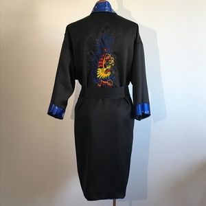 Lovely vintage embroidered asiatic style housecoat